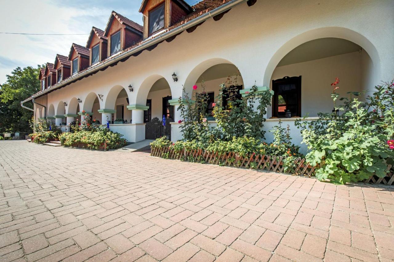 Szel Fiai Fogado Hotel Nyul Ngoại thất bức ảnh