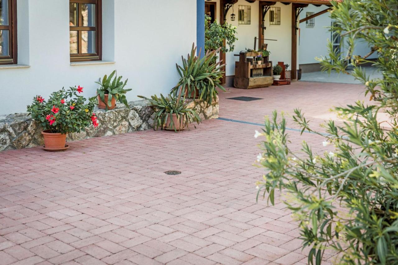 Szel Fiai Fogado Hotel Nyul Ngoại thất bức ảnh