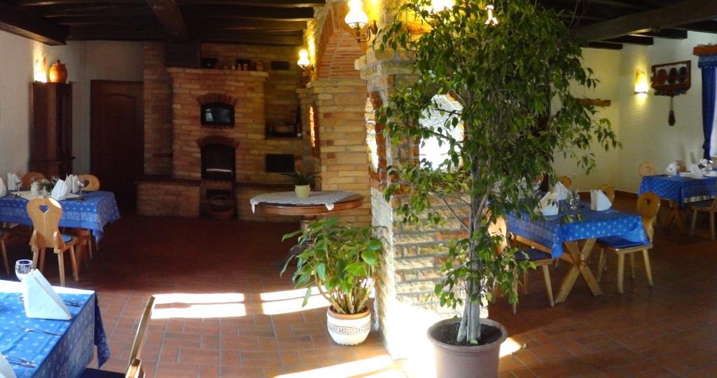 Szel Fiai Fogado Hotel Nyul Ngoại thất bức ảnh